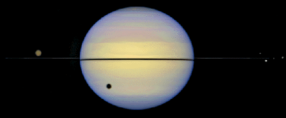 Los anillos de Saturno vistos de canto